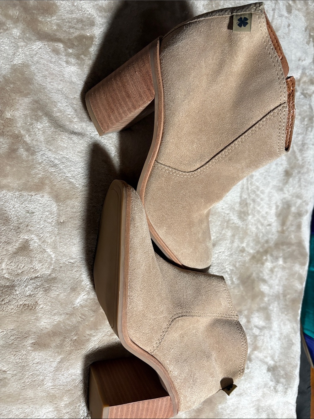 Lucky Brand Tan Suede Block Heel Ankle Booties โ Size 6